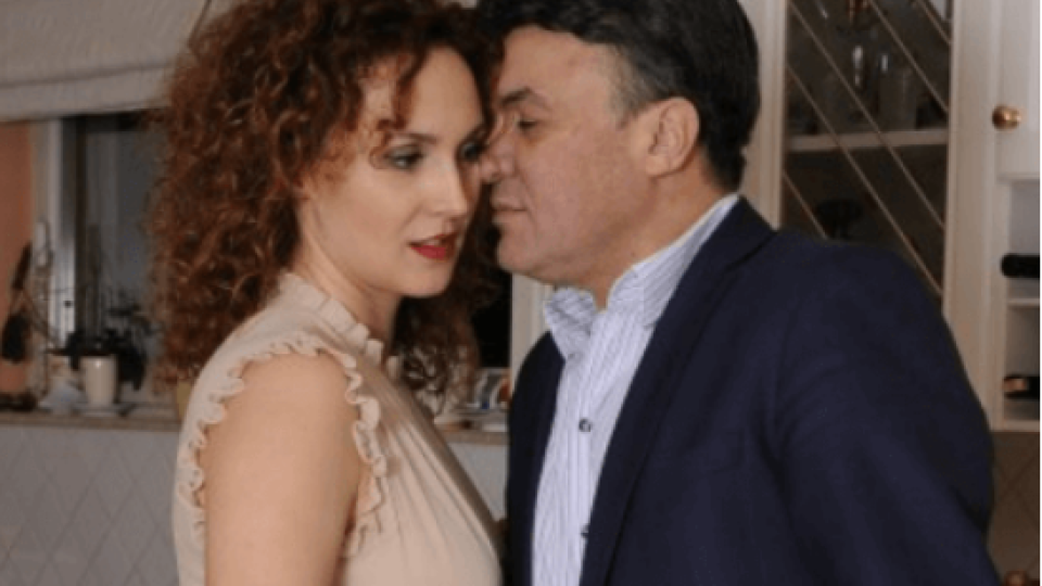 Боби М. позлати жена си Мария Петрова (Бившата гимнастичка обикаля София с аксесоари за хиляди! Папарашки снимки)