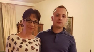 Тежък удар: Цветанка Ризова изоставена от сина си