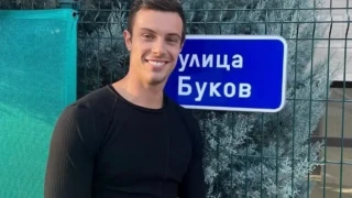 Филип Буков се подигра на бившата на Рълев