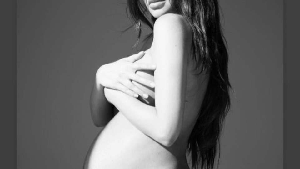 Николета Лозанова показа бременно коремче