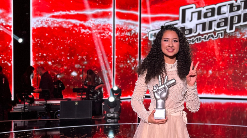 Победителката от “Гласът на България” става русалка на бала си