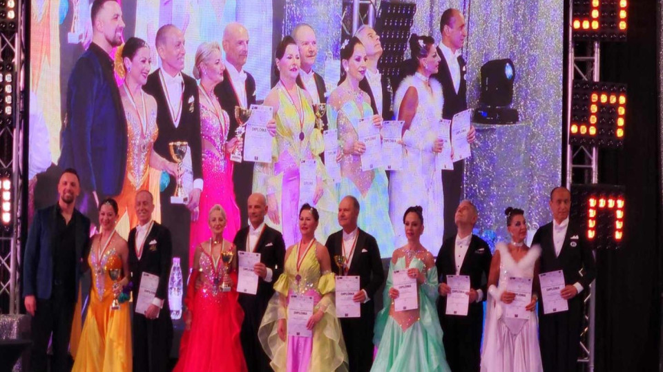 550 двойки от 36 страни на възраст между 4 и 50 години танцуваха стандартни и латиноамерикански танци повече от 30 часа в София