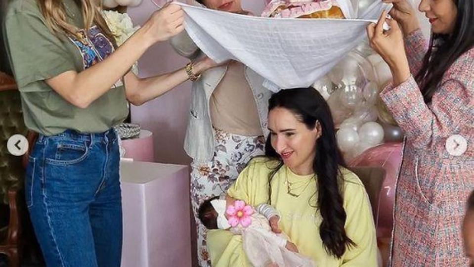 Сантра не показва бебето