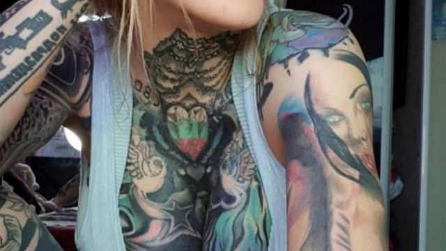 Както майка й я е родила цъфна най-татуираната българка! 36-годишната