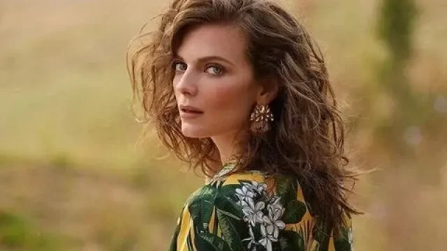 Топмодел номер 1 на България пусна онлайн уроци по мода