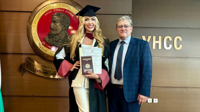 С още една диплома се похвали бившата Мис България Антония