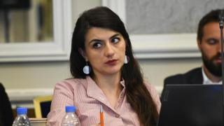 Лена Бориславова заряза дъщеря си, ще се връща в парламента
