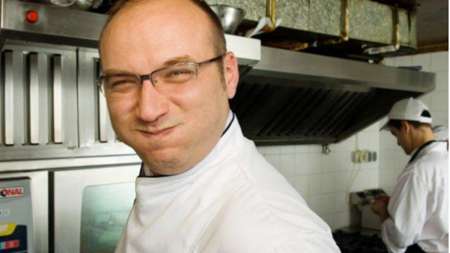 В Швейцария: Шеф Манчев хванал язва, щом разбрал, че уменията му в кухнята са кръгла нула