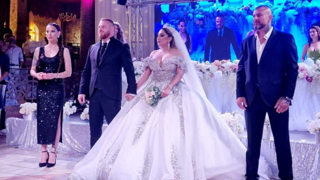 Роксана се омъжи за любимия си Неч в рокля тежаща