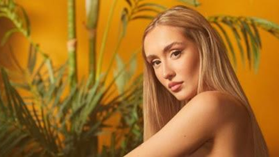 Дара Екимова чукна 22 и  се похвали с нов албум