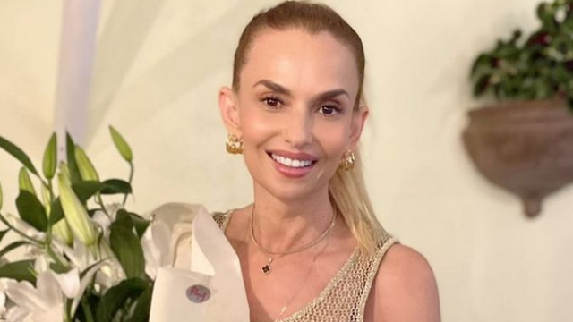 Малина се снима по сутиен на 57 години колкото навърши