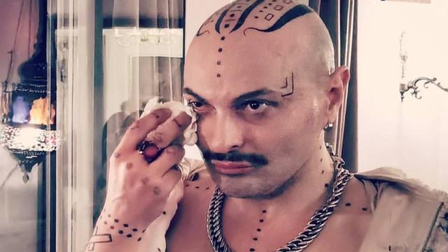 Ще ти прережа сънната артерия и когато ти изтече мръсната