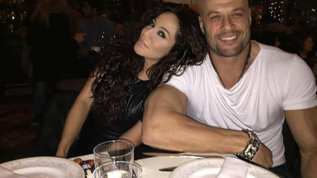 Завистливи колежки на миската пускат слухове за раздялата й с