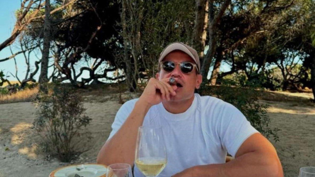 Юлиян Цолов го раздава голям богаташ и се забавлява във