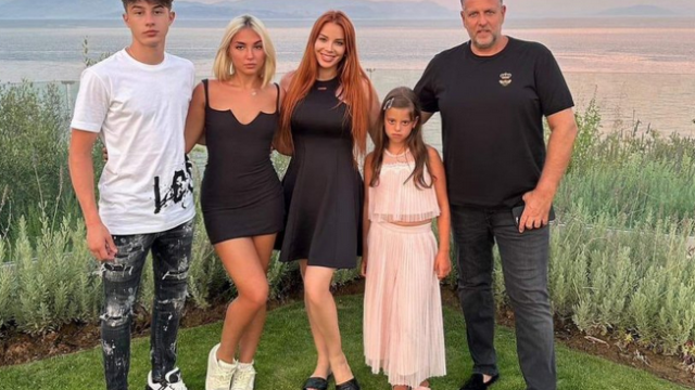 Емилия много държи да опровергае слуховете че е разделена с