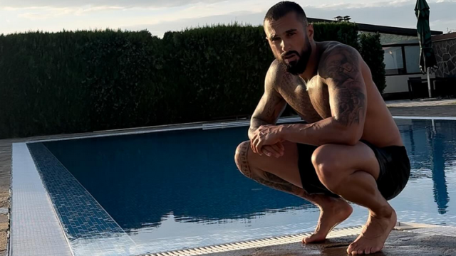 Сексапилна македонка е новото гадже на скандалния футболист Георги Йомов