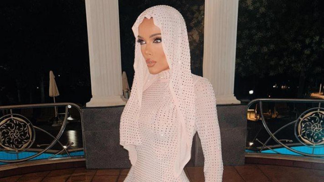 Скандалната попфолк певица Диона се забули като мюсюлманка пише България