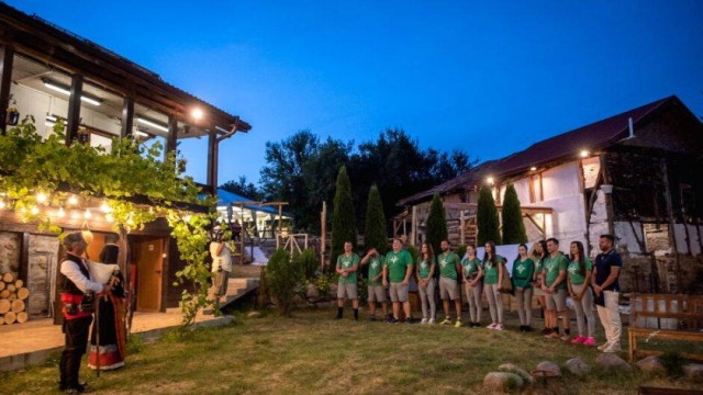 Година след като Би Ти Ви спря Фермата имотът в