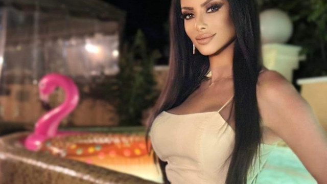 Таня Боева показа тяло мечта край басейна на хотел близо