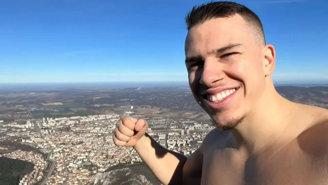 Финалистът от последния сезон на Сървайвър Данаил Стоянов може да