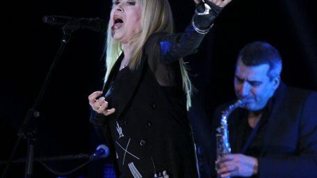 Лили Иванова втрещи приятелите си с поредната ексцентрична приумица Естрадната