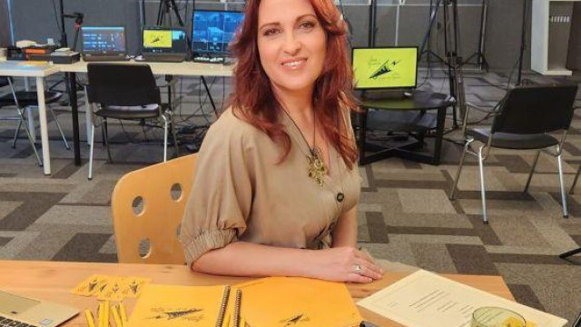 Ани Цолова почти не пие вода пише България Днес Журналистката