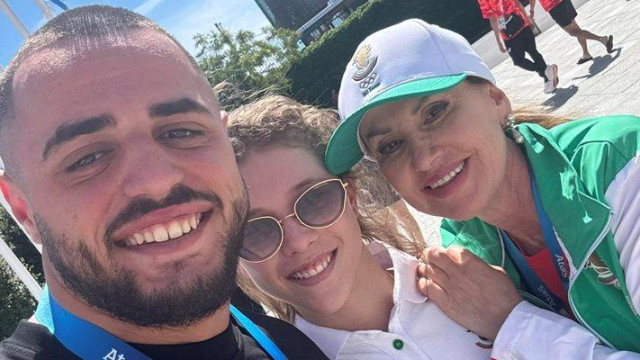 Олимпийският шампион неотлъчно до нея
Олимпийският шампион Карлос Насар е най голямата