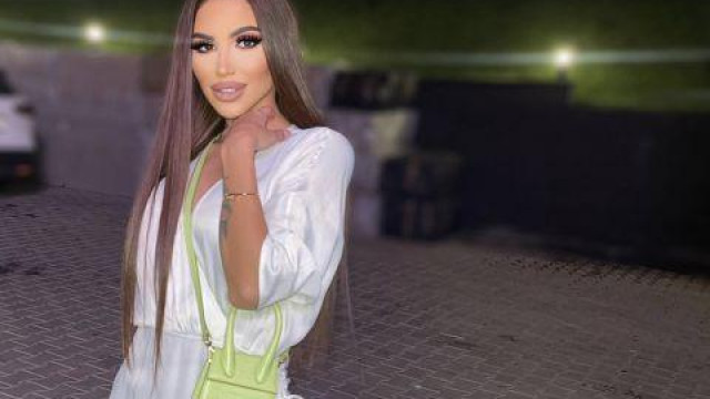 По стъпките на световните дизайнери моделката Анджелина Атанасова отваря първия