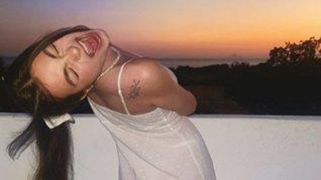 Зърна и дупе показа на феновете си в социалните мрежи