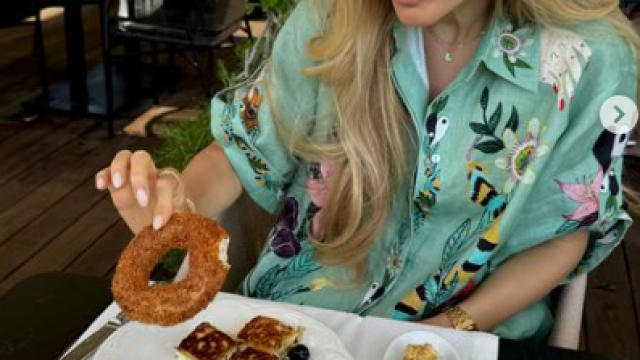 Въпреки че има три деца от приятеля си Стоян Балевски