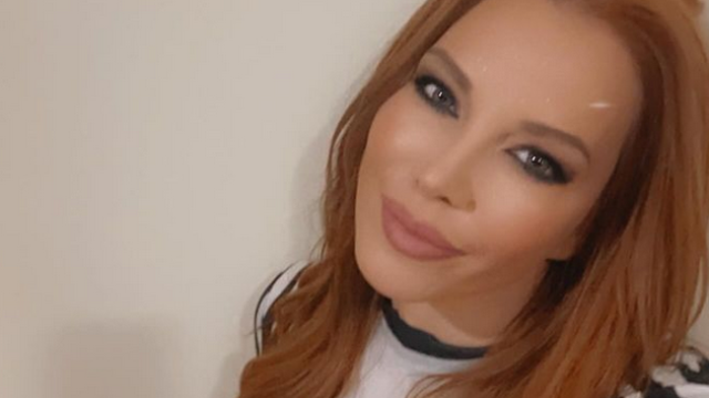 Емилия има силна връзка с майка си което още веднъж