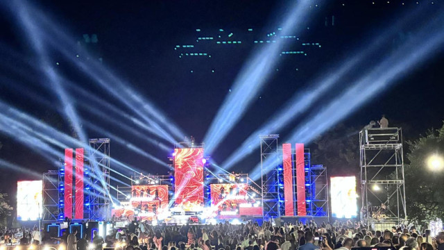 Гръцката звезда Никос Вертис буквално изправи на крака Варна пише