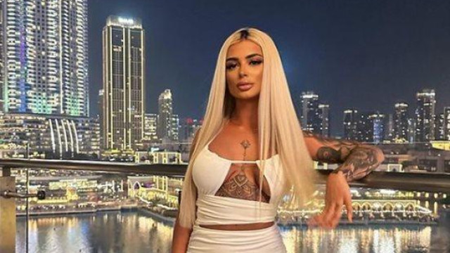 Атрактивната силиконка Катрин Йорданова сама си сменя маслото на колата