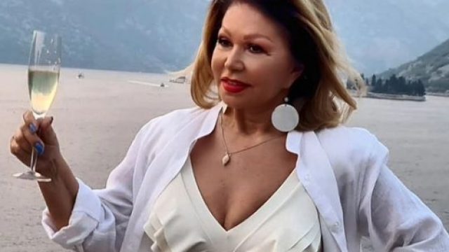 Цяло лято на Ривиерата прекарва пенсионираната чалга дива Неда Украден