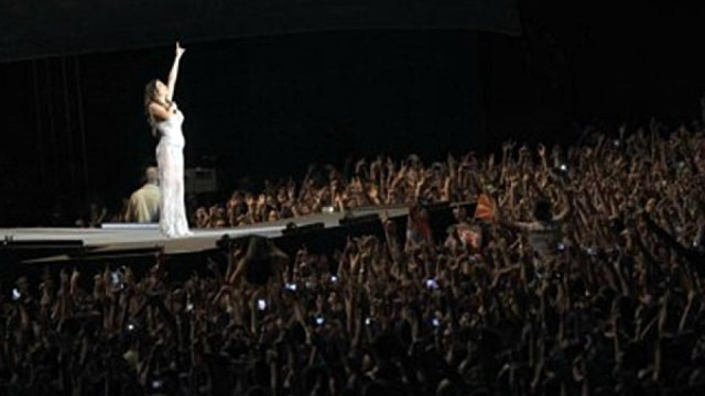 Концертът на Цеца в София ще бъде изместен с два