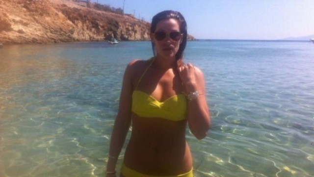 Теди Велинова се справя еднакво добре с шлайф бормашина винтоверт