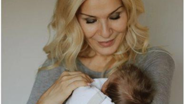 Щастливата баба Гала отпразнува 40 дни от раждането на своята