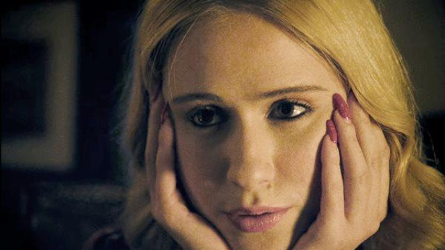 Стажантът нагорещи страстите
Въпреки задния ход на бившата съпруга
Президентът е безмилостен