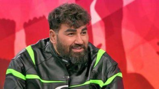 Азис снима якето си за 20 бона в новия си