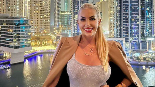 Носителката на титлата Мис България Антония Петрова се загуби из