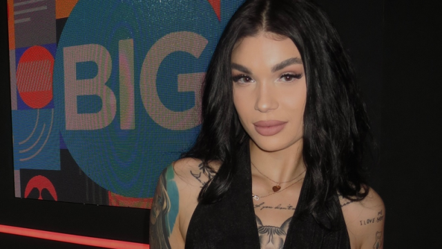 Анджела си хвана кака да я отрака
25 годишната Мирабела е няколко