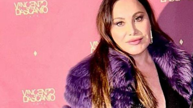 Българската Весела вдовица Дарина Павлова определено знае как да приковава