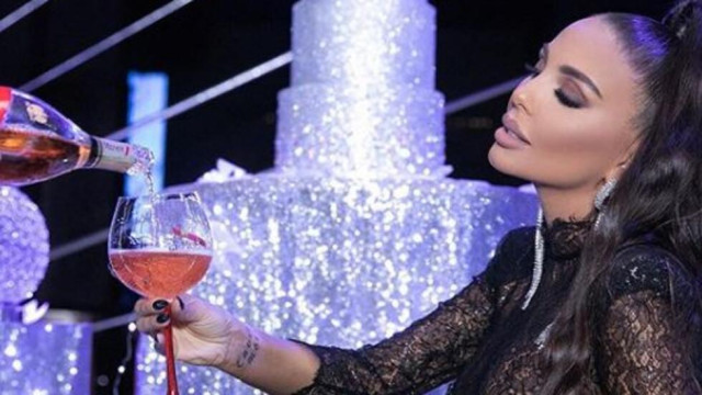 Николета Лозанова открай време оставя малко на въображението тялото