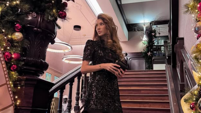 Синоптичката на Нова тв Никол Станкулова най сетне се разсъблече На новогодишен