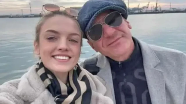 Знаменитият актьор си пусна своя снимка с 24 годишната си колежка