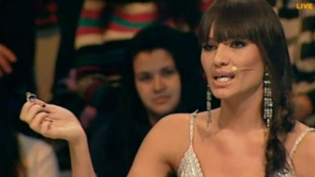 Виктория Джумпарова публикува обща снимка с пребития през уикенда стилист