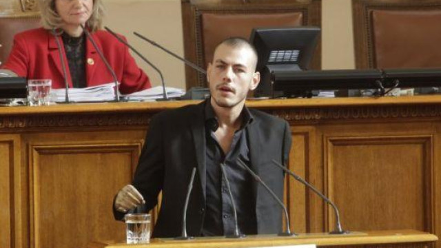 Михаил Христов е ученик на 15 години когато губи ръцете