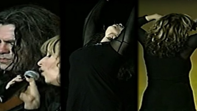 Лили Иванова показва най интимните си части по време на концерт