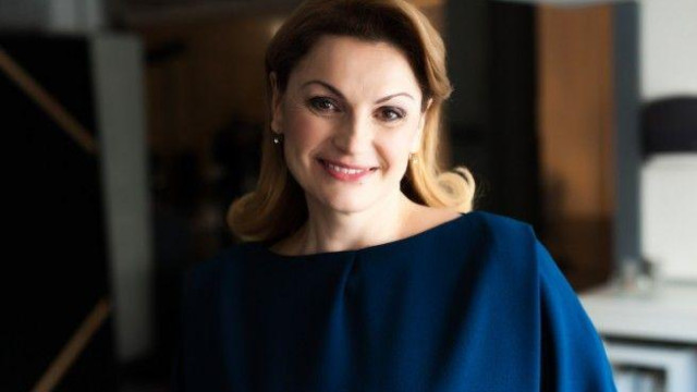 Водещата на новините по Нова тв Ани Салич освен с