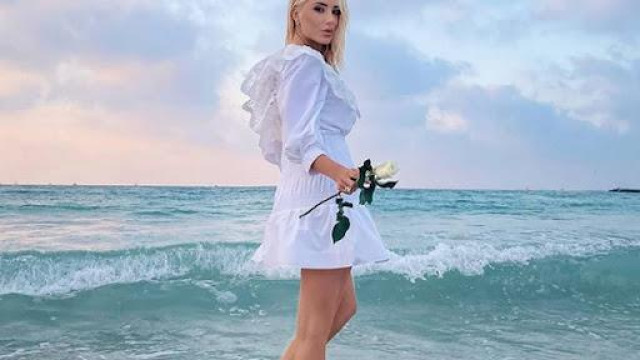 Фолкпевицата Цвети Янева се сприятели с чистокръвни антилопи видя България